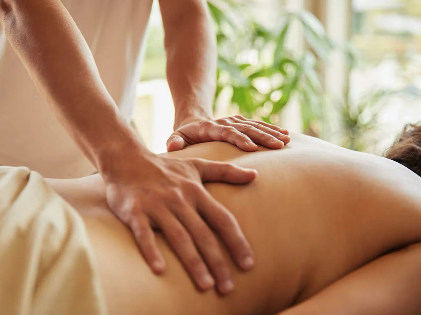 Behandlung von Muskelverhärtungen im Massage Zentrum Niederhasli